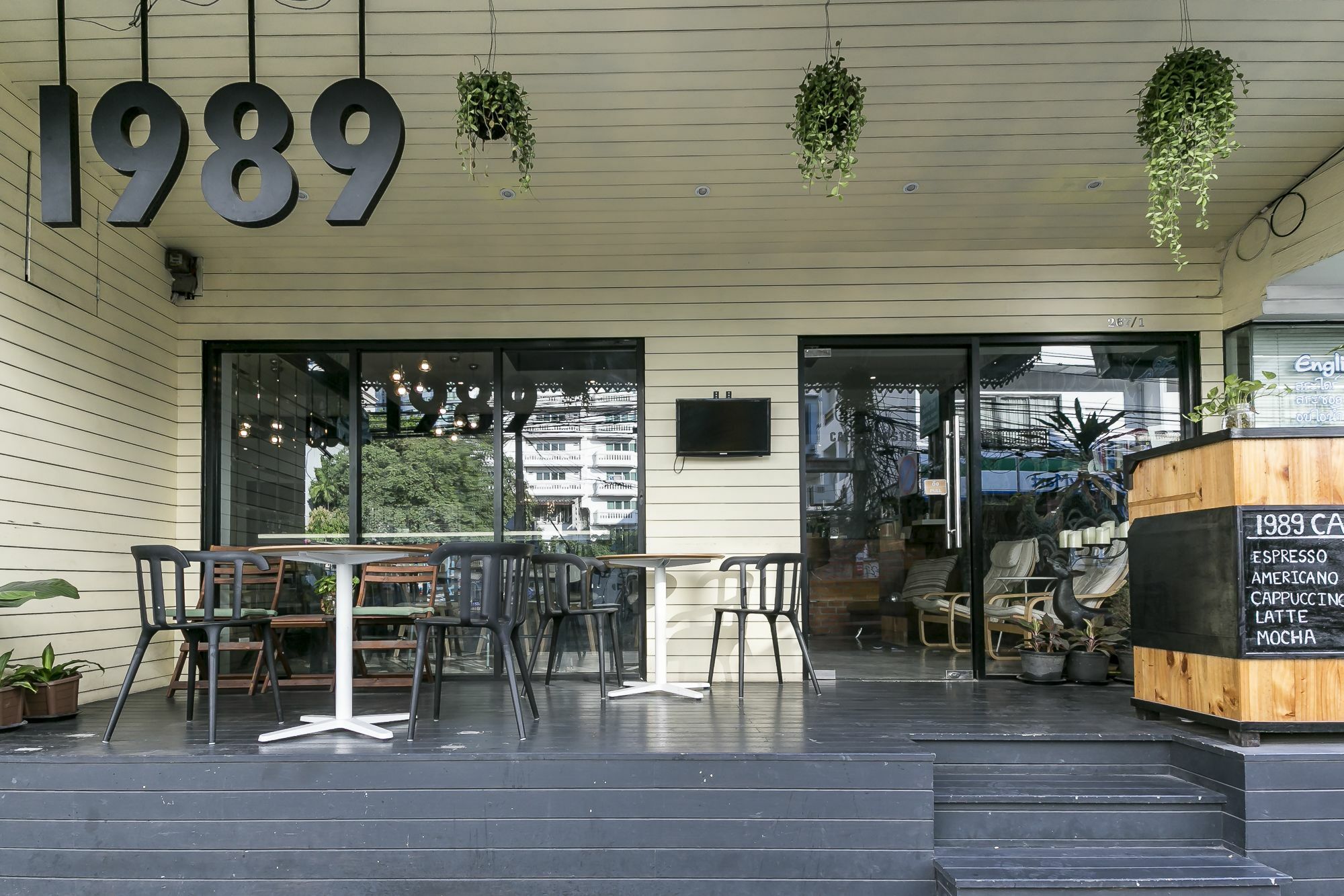1989 Sukhumvit Bangkok Hostel Exterior photo