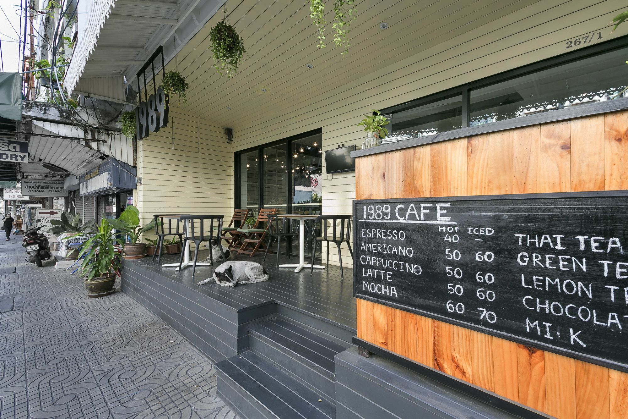 1989 Sukhumvit Bangkok Hostel Exterior photo